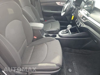 2024 Kia Forte LXS - miniatura 8