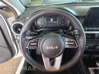 2024 Kia Forte LXS - miniatura 10