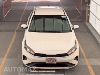 2024 Kia Forte LXS - miniatura 2