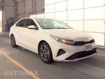 2024 Kia Forte LXS - miniatura 3