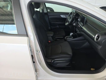 2024 Kia Forte LXS - miniatura 8