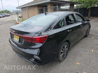 2024 Kia Forte LXS - miniatura 3