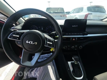 2024 Kia Forte LXS – miniatura 11