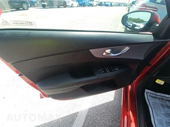 2024 Kia Forte LXS – miniatura 9