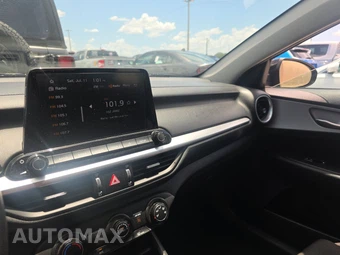 2024 Kia Forte LXS – miniatura 11
