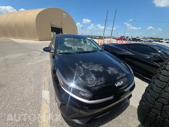2024 Kia Forte LXS – miniatura 2