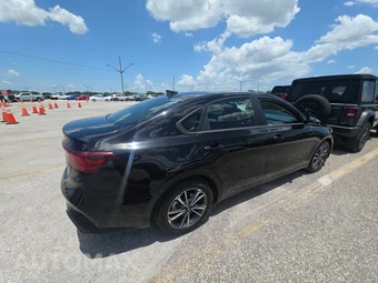2024 Kia Forte LXS – miniatura 4