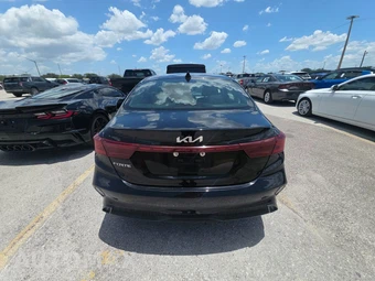 2024 Kia Forte LXS – miniatura 5