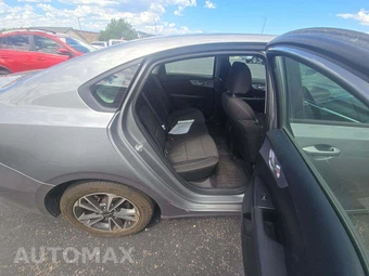2024 Kia Forte LXS – miniatura 13