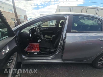 2024 Kia Forte LXS – miniatura 3
