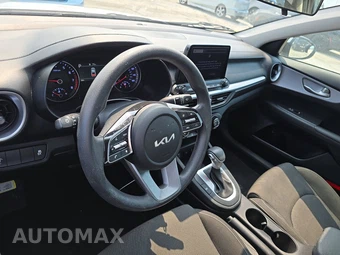 2024 Kia Forte LXS - miniatura 10