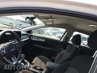 2024 Kia Forte LXS - miniatura 18
