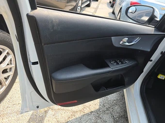 2024 Kia Forte LXS - miniatura 9
