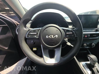 2024 Kia Forte LXS - miniatura 10