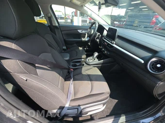 2024 Kia Forte LXS - miniatura 8
