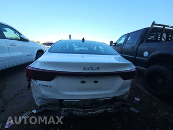 2024 Kia Forte LXS - miniatura 5