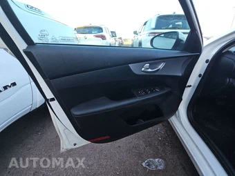 2024 Kia Forte LXS - miniatura 9