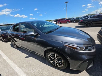 2024 Kia Forte LXS – miniatura 3