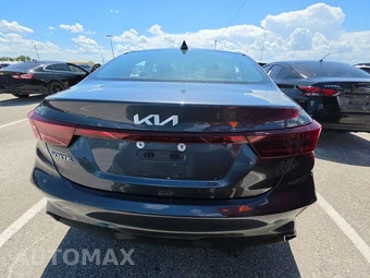 2024 Kia Forte LXS – miniatura 5