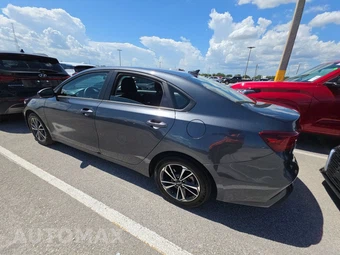 2024 Kia Forte LXS – miniatura 6