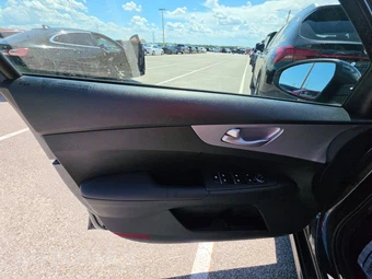 2024 Kia Forte LXS – miniatura 9