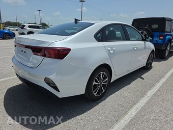 2024 Kia Forte LXS - miniatura 4
