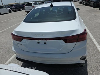 2024 Kia Forte LXS - miniatura 5