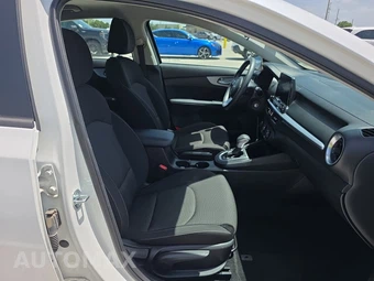 2024 Kia Forte LXS - miniatura 8