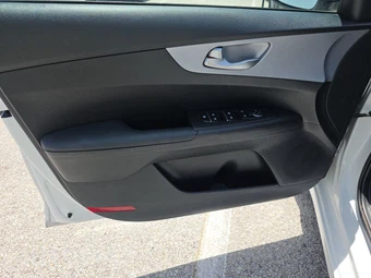 2024 Kia Forte LXS - miniatura 9
