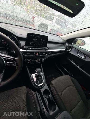 2024 Kia Forte LXS – miniatura 10