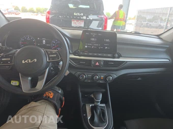2024 Kia Forte LXS - miniatura 11