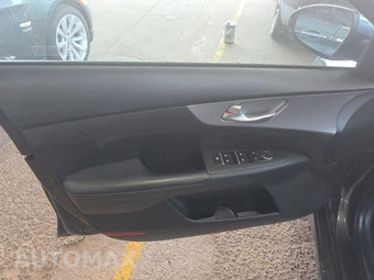 2024 Kia Forte LXS - miniatura 9