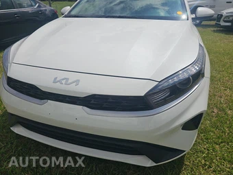 2024 Kia Forte LXS - miniatura 2