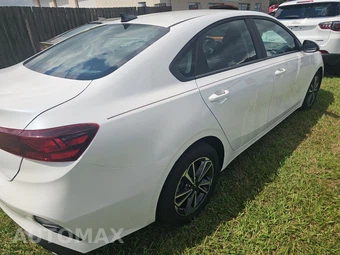 2024 Kia Forte LXS - miniatura 4