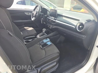 2024 Kia Forte LXS - miniatura 8