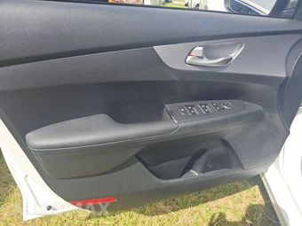 2024 Kia Forte LXS - miniatura 9