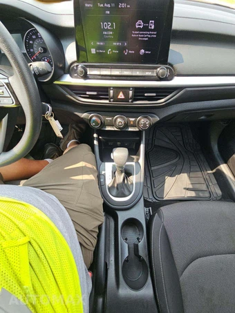 2024 Kia Forte LXS - miniatura 7