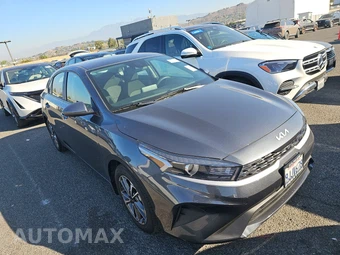 2024 Kia Forte LXS - miniatura 3