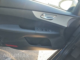 2024 Kia Forte LXS - miniatura 9