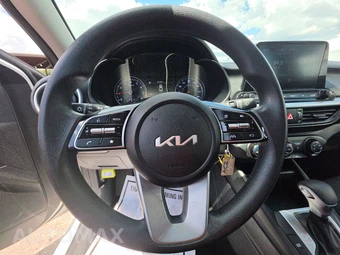 2024 Kia Forte LXS – miniatura 10