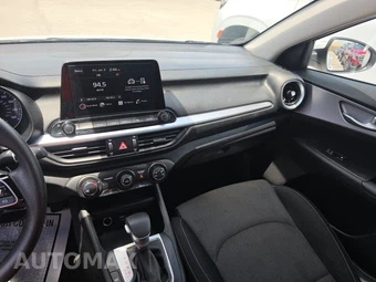 2024 Kia Forte LXS – miniatura 11
