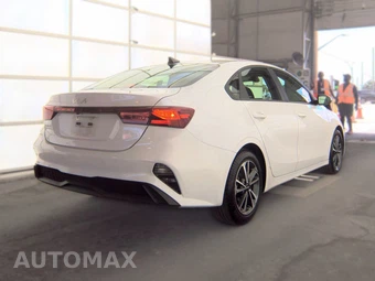 2024 Kia Forte LXS – miniatura 4