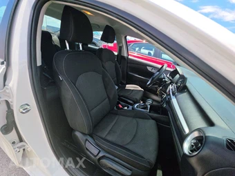 2024 Kia Forte LXS – miniatura 8