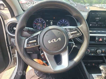 2024 Kia Forte LXS – miniatura 10