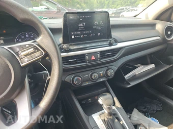 2024 Kia Forte LXS – miniatura 11