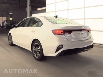 2024 Kia Forte LXS – miniatura 6