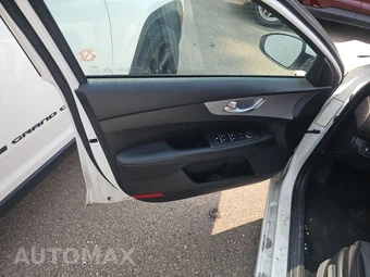 2024 Kia Forte LXS – miniatura 9