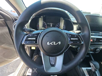 2024 Kia Forte LXS - miniatura 10