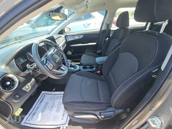 2024 Kia Forte LXS - miniatura 7