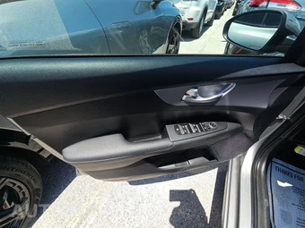 2024 Kia Forte LXS - miniatura 9